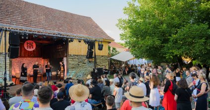 Világraszóló ritmusok keverednek a mérai madárcsicsergés dallamával