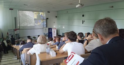 Orvosok, asszisztensek és a lakosság találkozóhelye