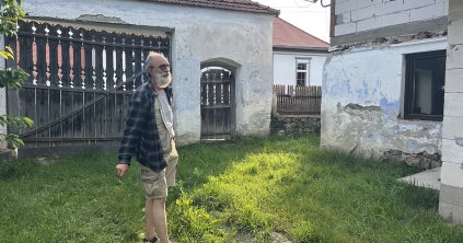Séta Kottmayer Tiborral az abásfalvi Horváth- és Gergely-ház között