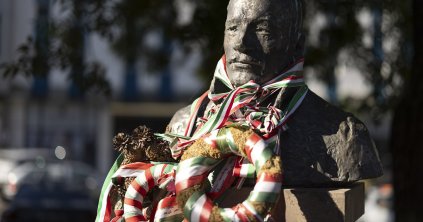 El kell távolítani az udvarhelyi „Wass Albert-szobrot”