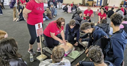 Defibrillátorokat az iskolákba