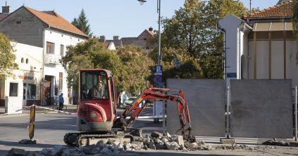 Aszfaltozzák a járdát a Rákóczin