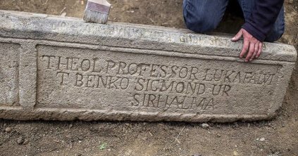 Megújul a jeles ükapa sírja