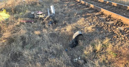 Vonat gázolt el egy mopedet Csíkverebesen