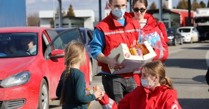 Útnak indul szerdán Ukrajnába a Vöröskereszt első segélyszállítmánya