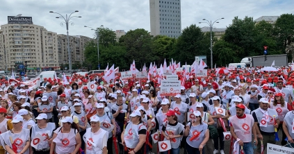 Több ezer egészségügyi alkalmazott tüntet szerdán Bukarestben