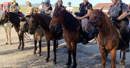 Isten áldása kísérje útjukat! - Farkaslakáról több mint félszáz lovas indult Somlyóra