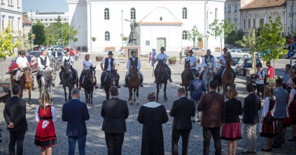 V. Pünkösdi Lovas Zarándoklat – Székely lovasok viszik az imaszalagokat