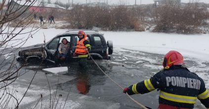 A Marosba csúszott egy autó