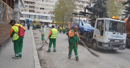 Hétfőn kezdődik a tavaszi nagytakarítás Csíkszeredában