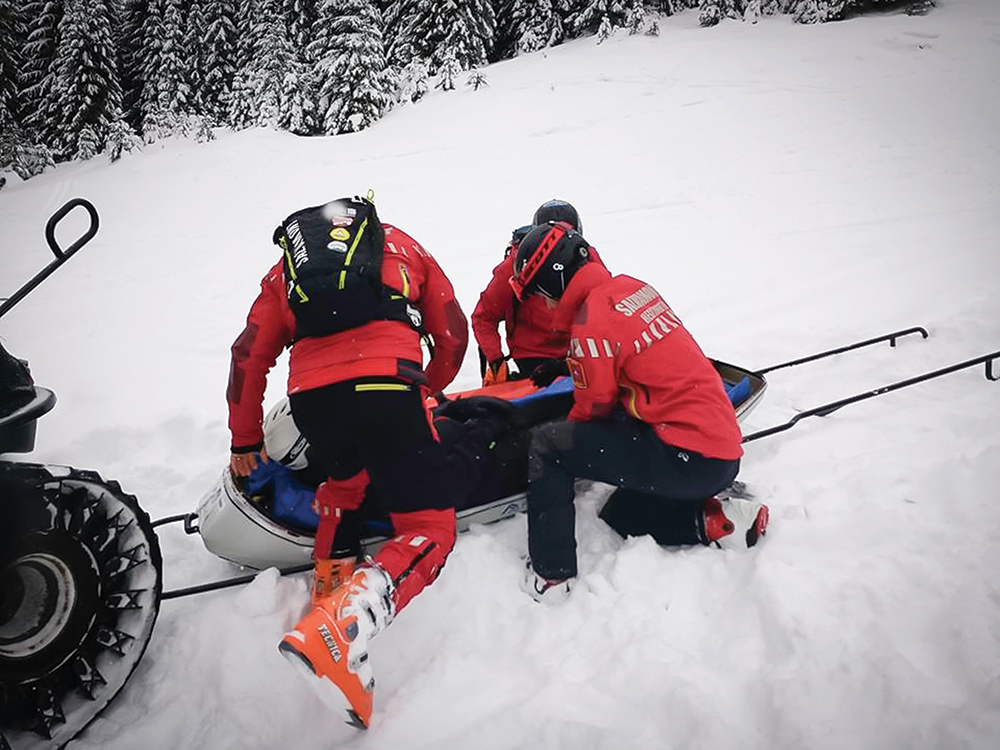 Önkéntesen mentenek, kevesen vannak