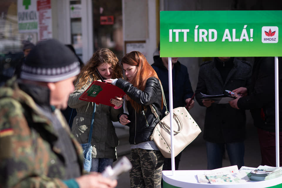 Ma még aláírhatunk