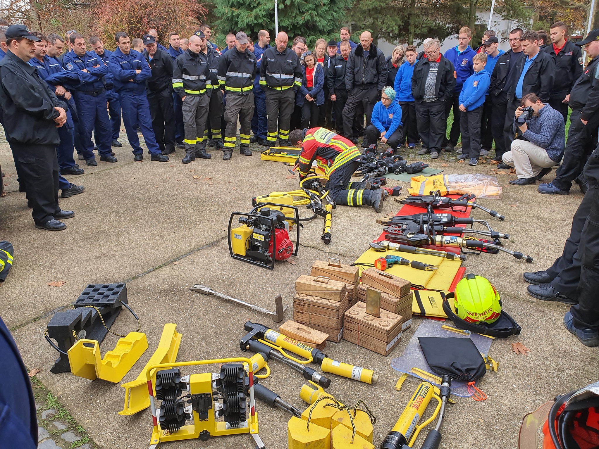 Önkéntes tűzoltók továbbképzése kezdődik ma Udvarhelyszéken: A roncsvágó használatától a kihűlés elleni védelemig