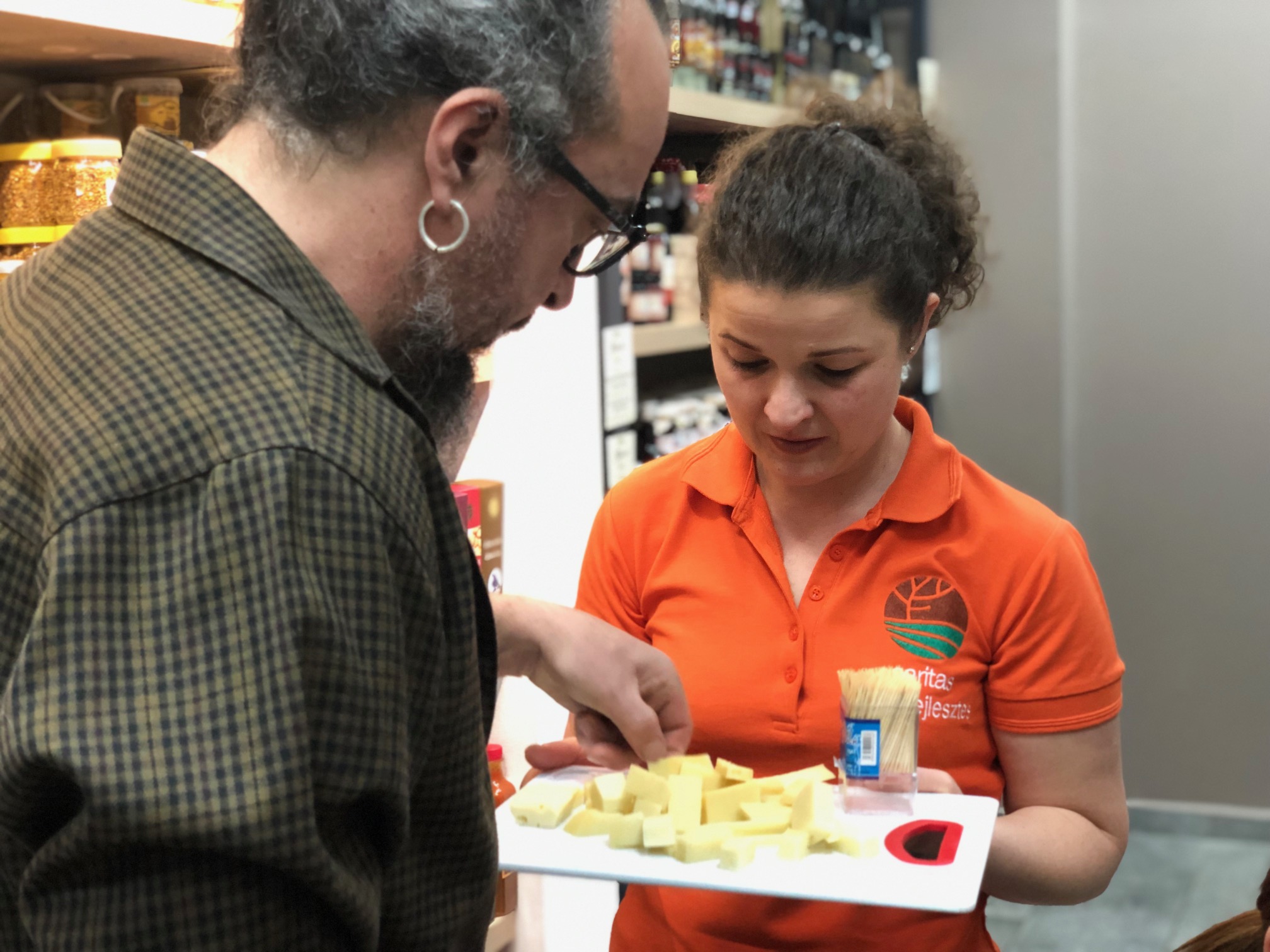 Kilencezer perc törődést igényel egy hároméves sajt: Újabb termékkóstoló  a Helyénvaló helyi boltban