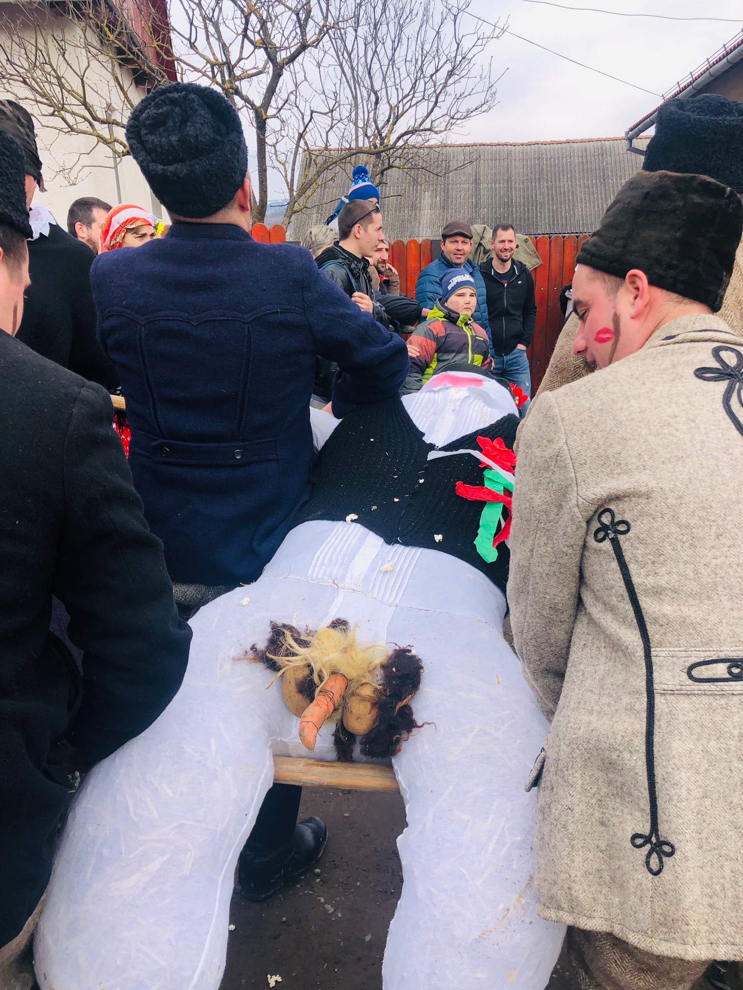 Farsangfarka Alsósófalván: Sírva nevettek a temetésen