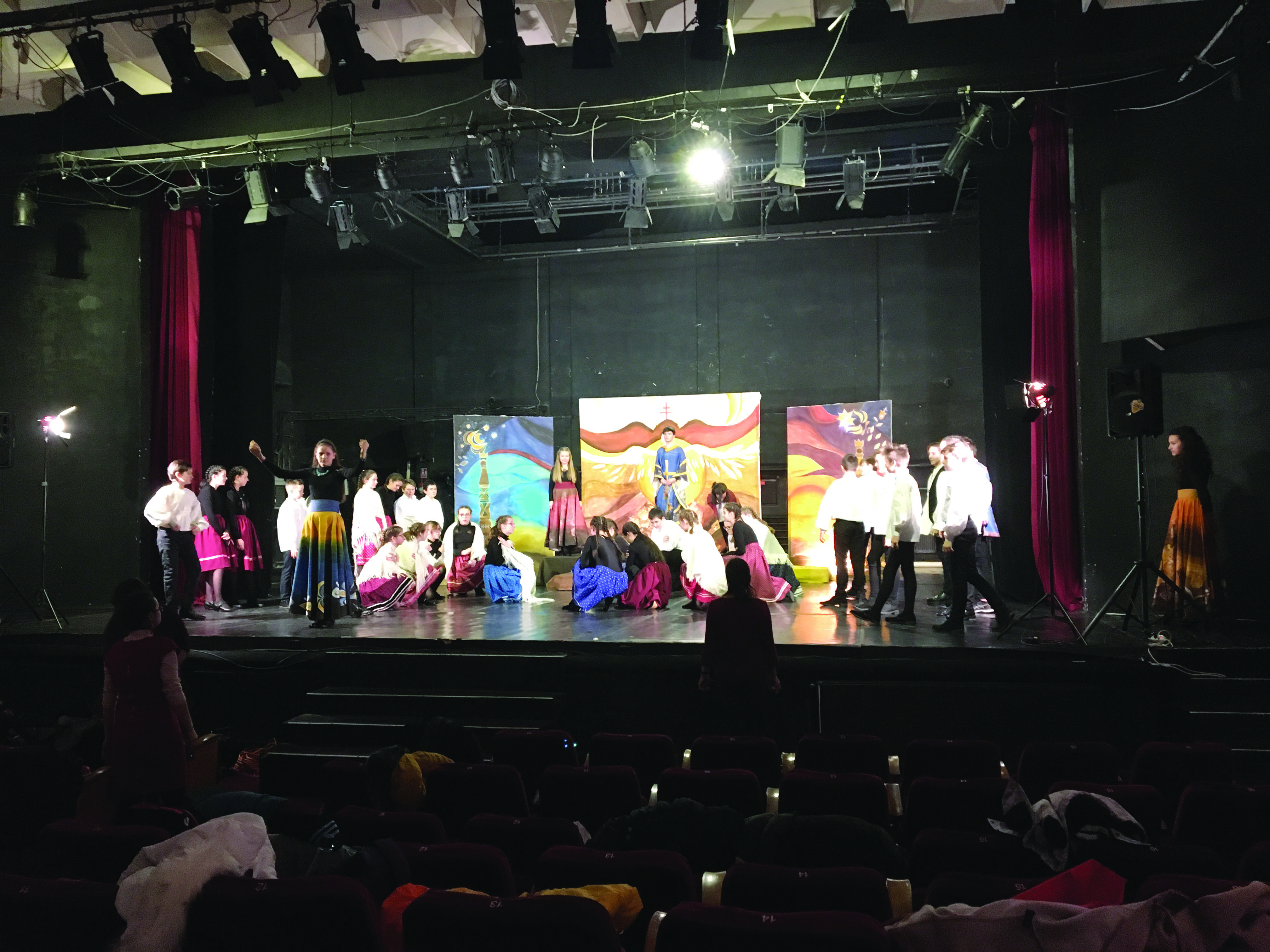 Zenés színházi tehetségkutatón a Vaskertes iskola diákjai: Gyergyói diákok versenyprodukciójára lehet szavazni