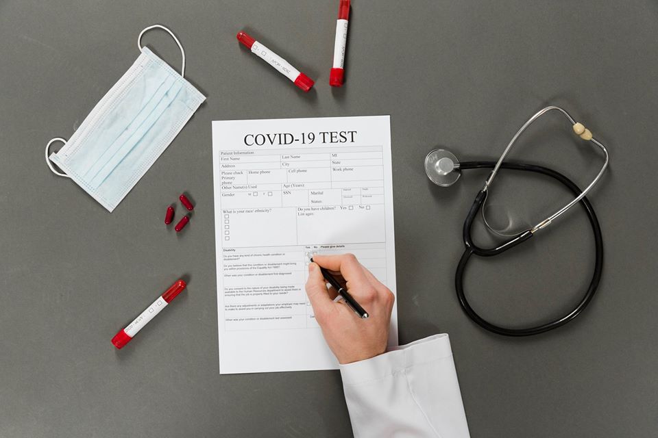 Koronavírus: csökkent az új esetek száma az előző napokhoz viszonyítva