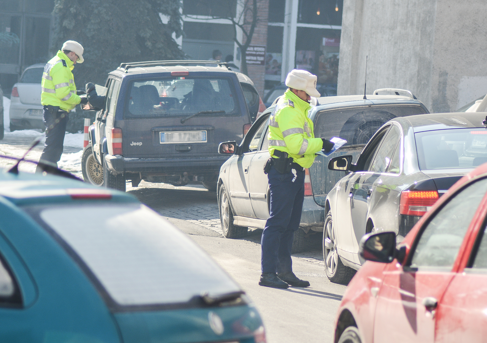 Autósoknak: Kötelező az érvényes műszaki vizsga és biztosítás