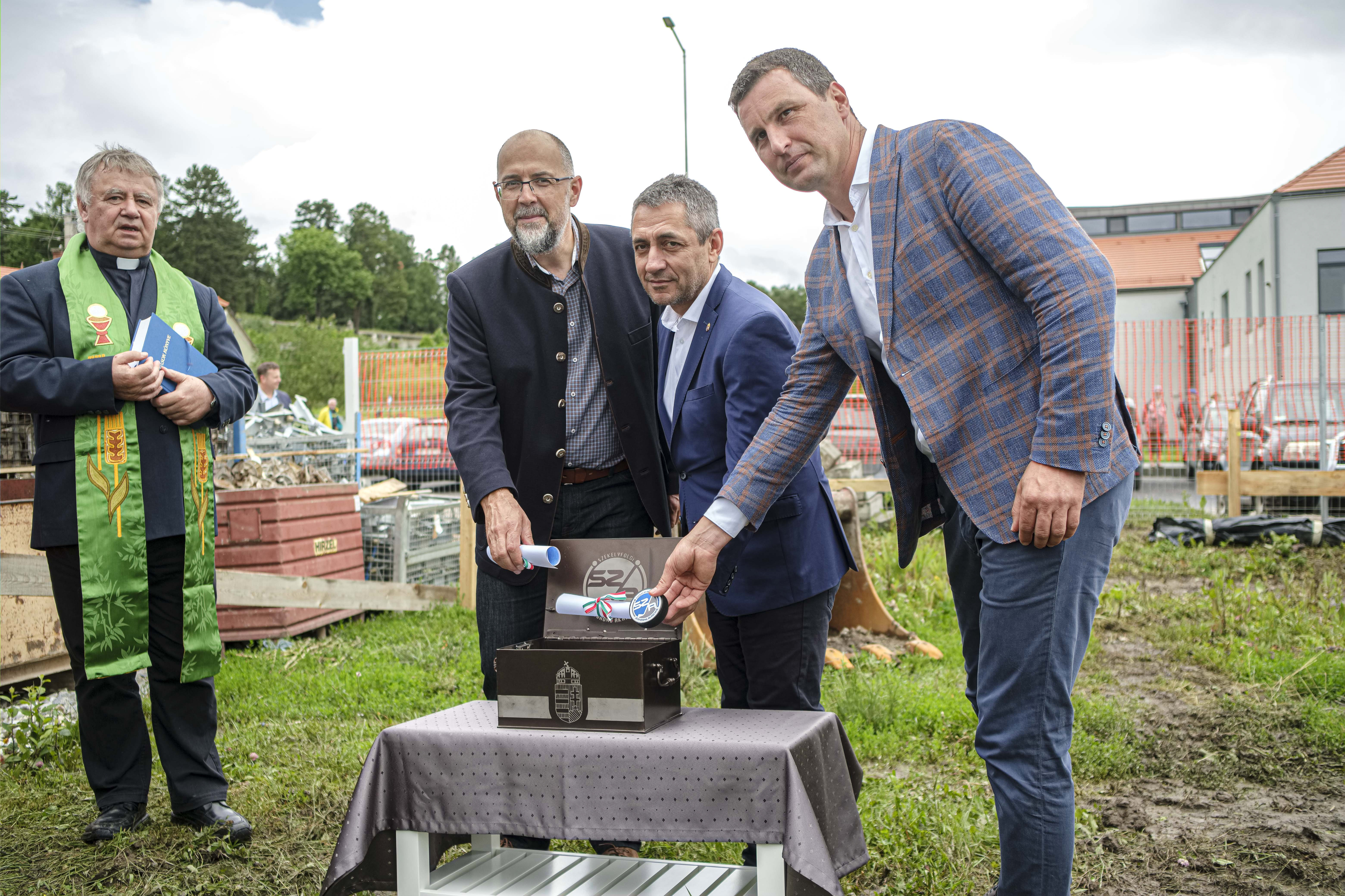 Karcfalva: Kezdődik a jégkorong-akadémia kollégiumának építése