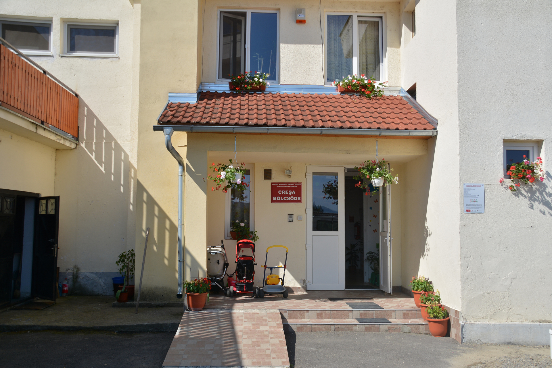 Benépesülő intézmények