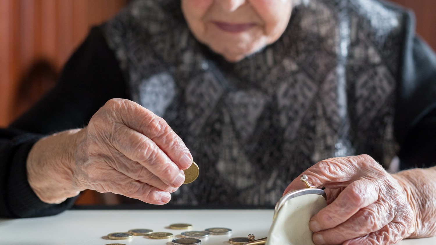 Januárban szociális segélyt kapnak a kisnyugdíjasok
