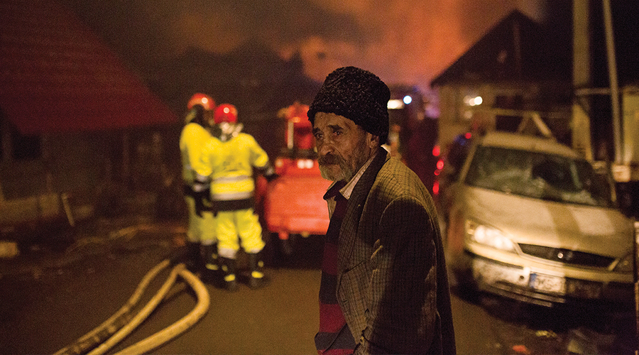 Széles körű közösségi összefogás a tűzkárosult romák megsegítésére