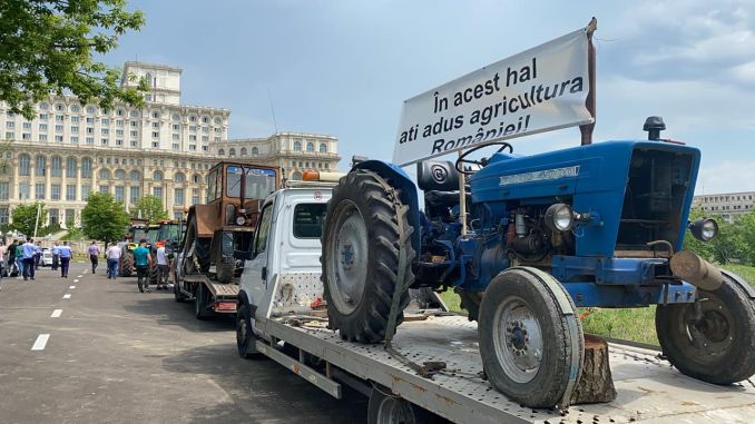 Hangot adtak elégedetlenségüknek: Traktoros gazdatüntetés a fővárosban