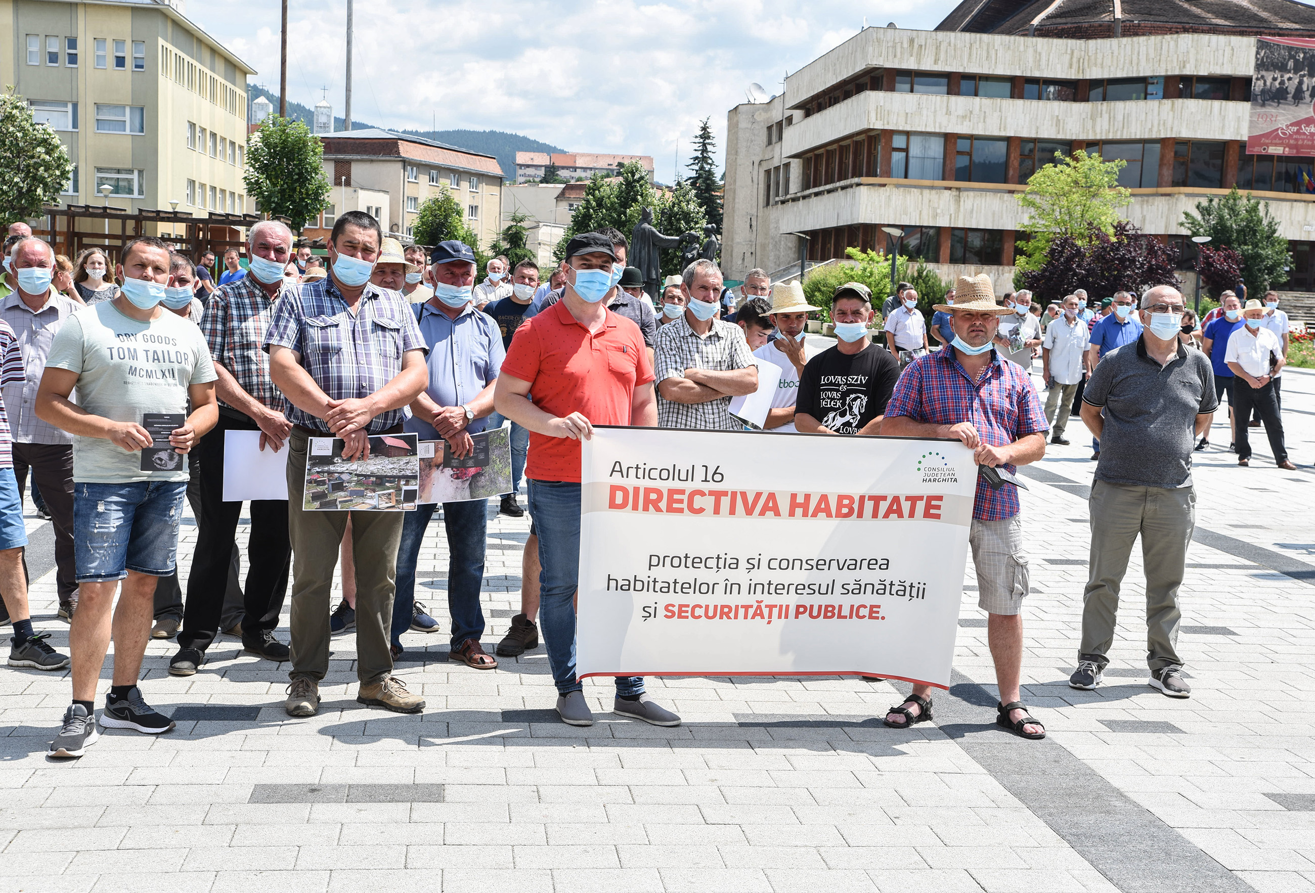 Elegük lett, tüntettek