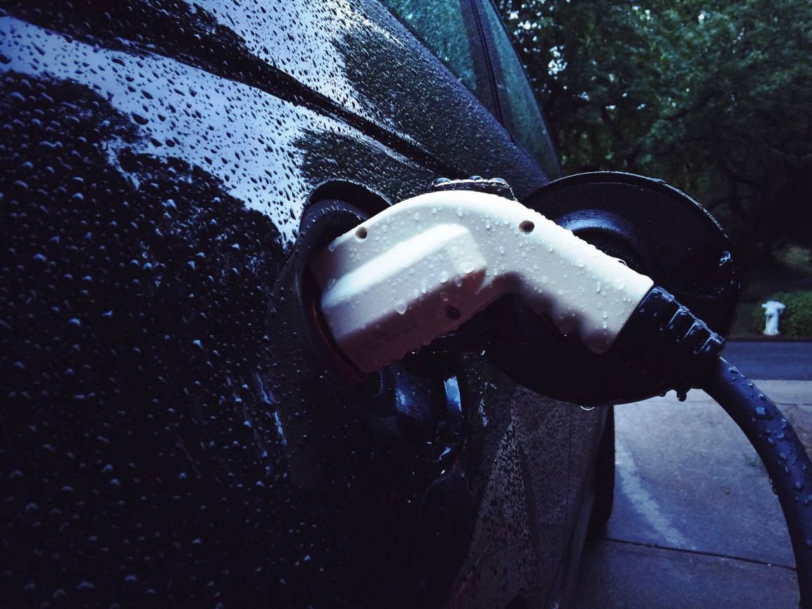 Környezetbarát járművek közbeszerzésével kapcsolatos sürgősségi kormányrendeletet fogadott el a kormány