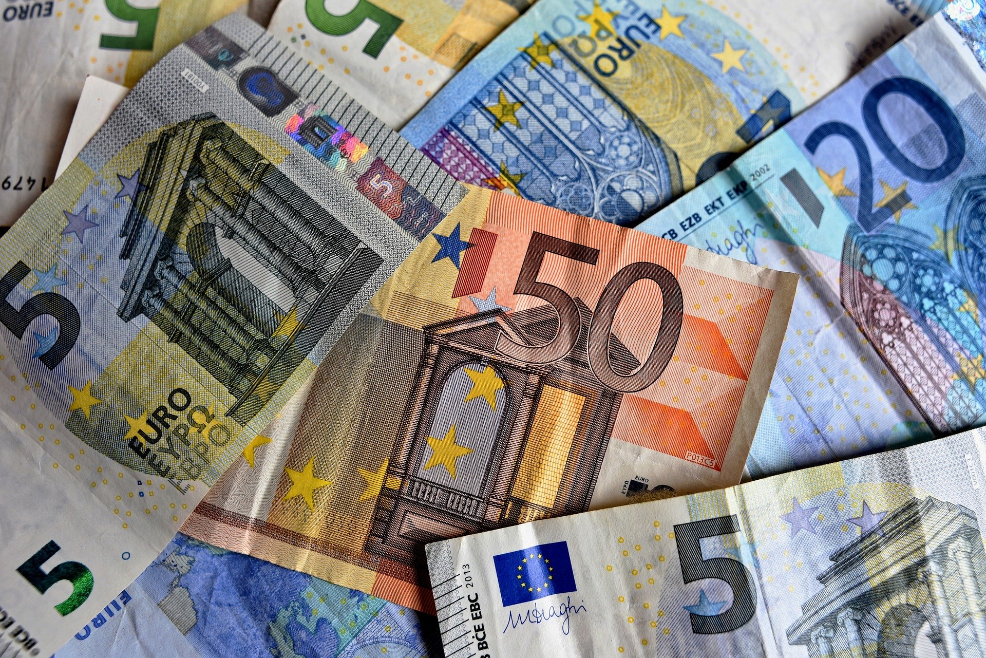 Újra történelmi csúcson van az euró árfolyama a lejjel szemben