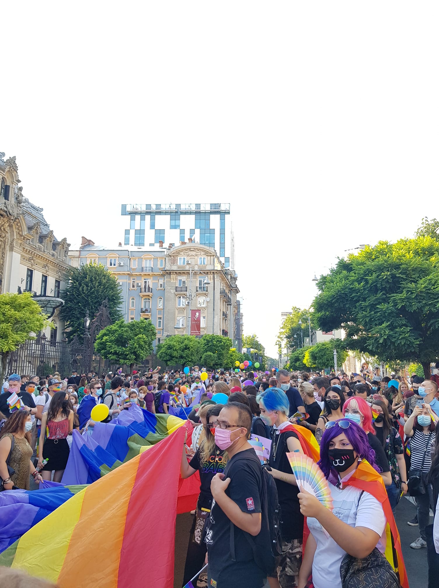 Melegfelvonulást és ellentüntetést is tartottak Bukarestben