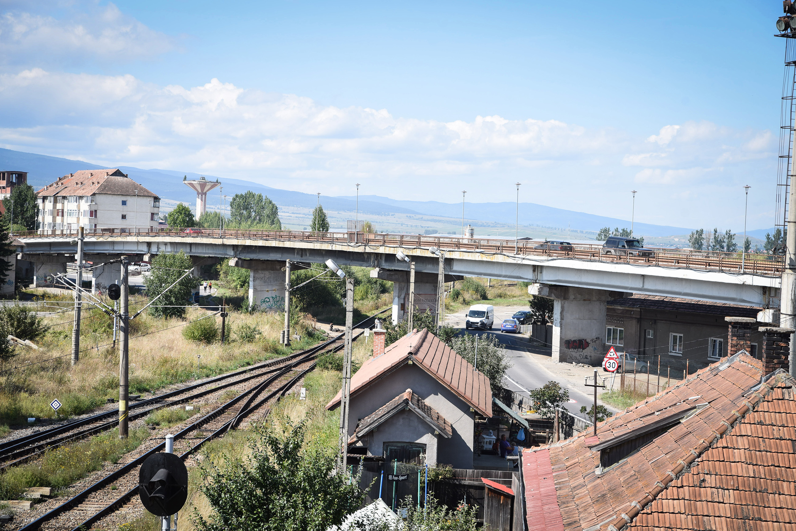 Halad a munka, de akadnak problémák