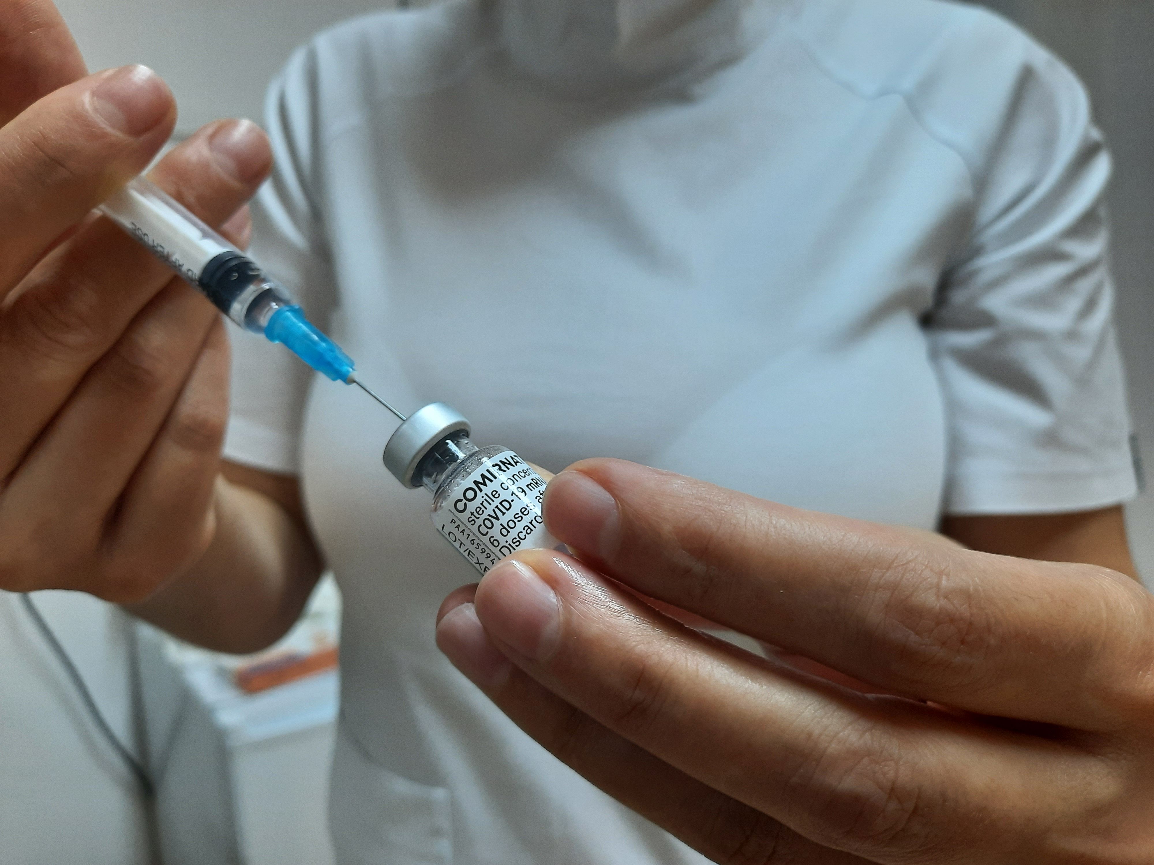 Koronavírus: 4,6 millió adag Pfizer-vakcina érkezik az országba