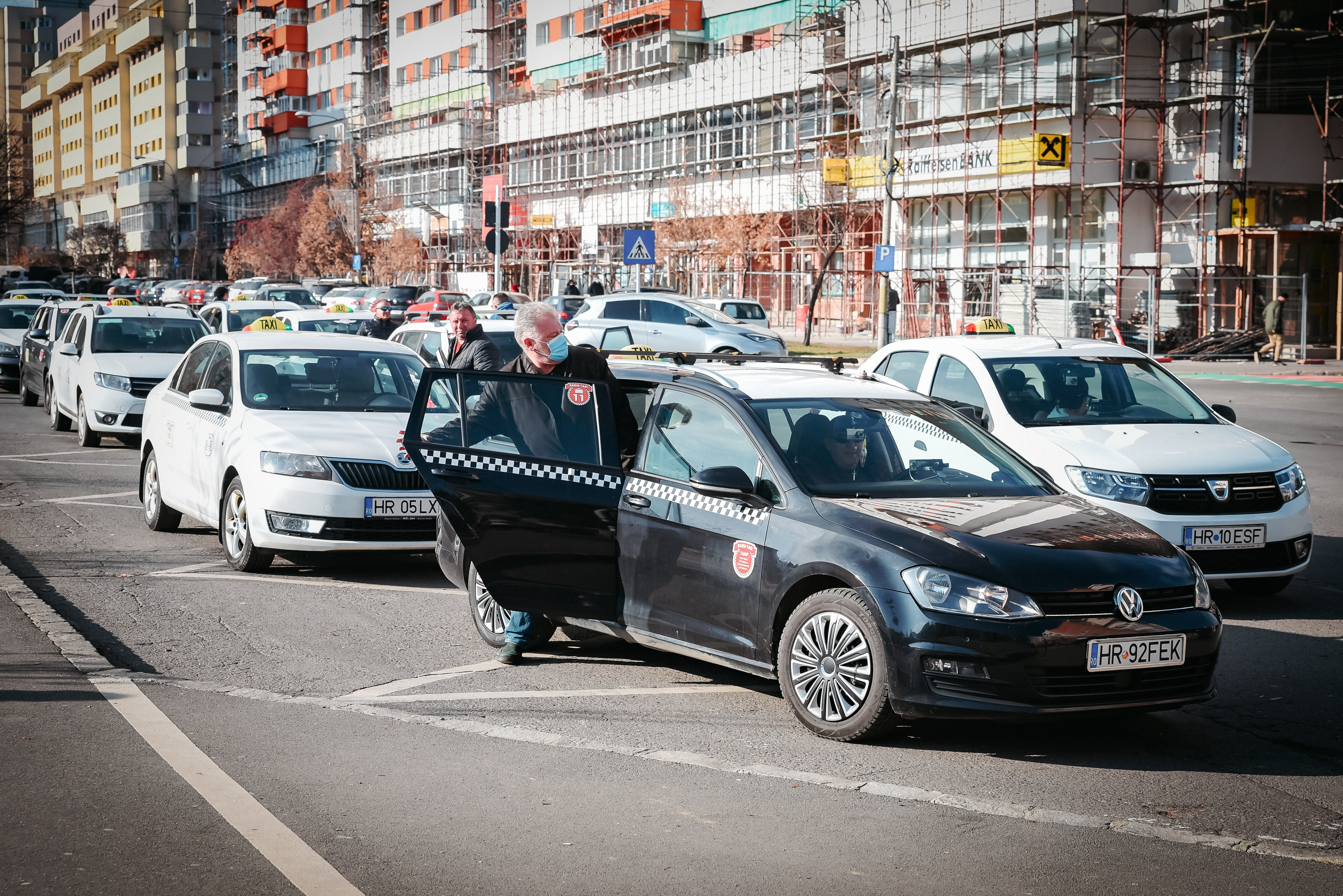 Túlélni próbálnak a taxisok