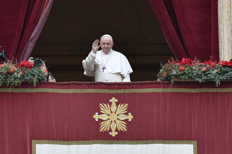 Ferenc pápa a családok védelmét sürgette a társadalmat uraló „demográfiai télben”